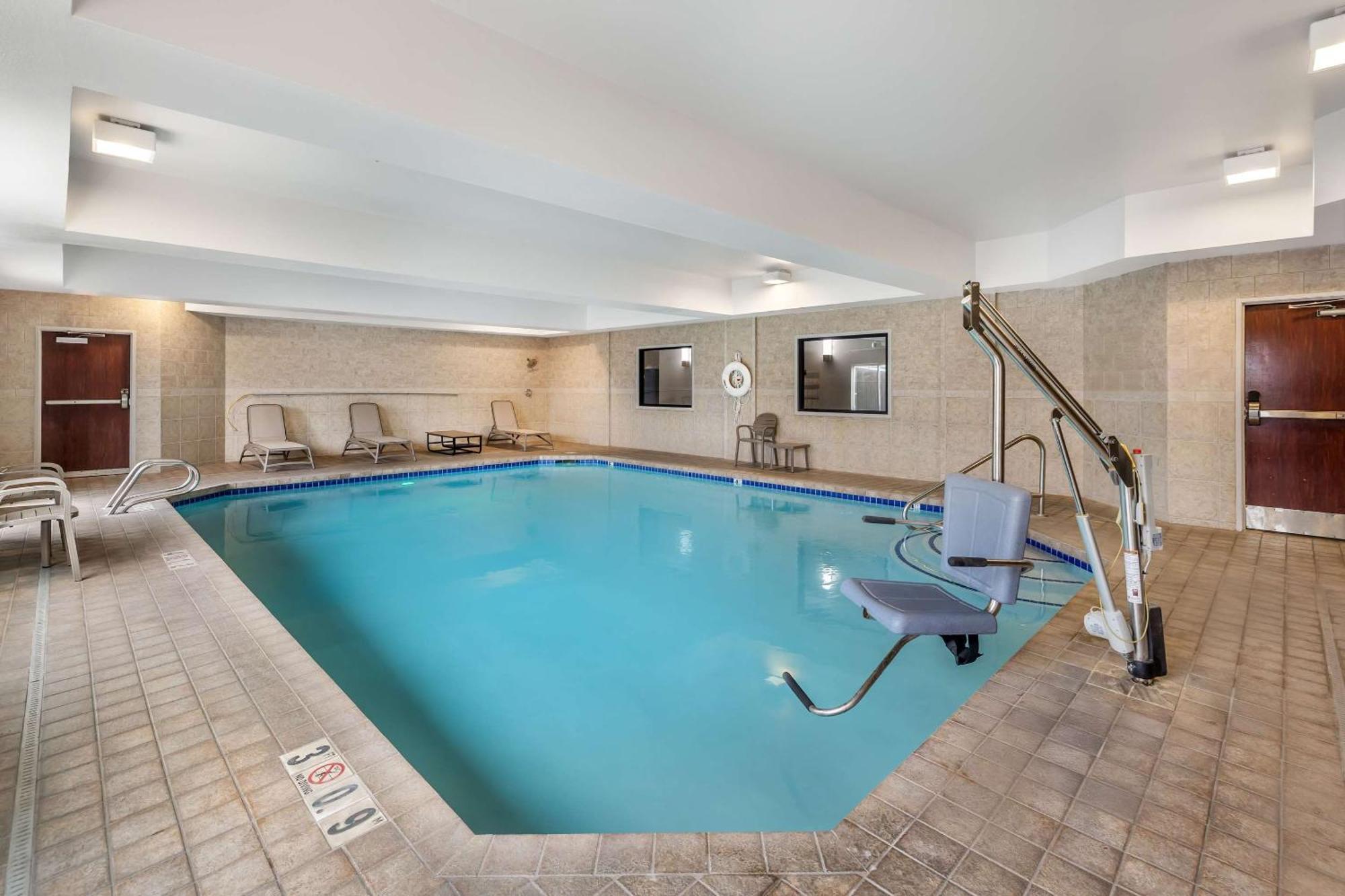 Comfort Airport Hotel 3*
