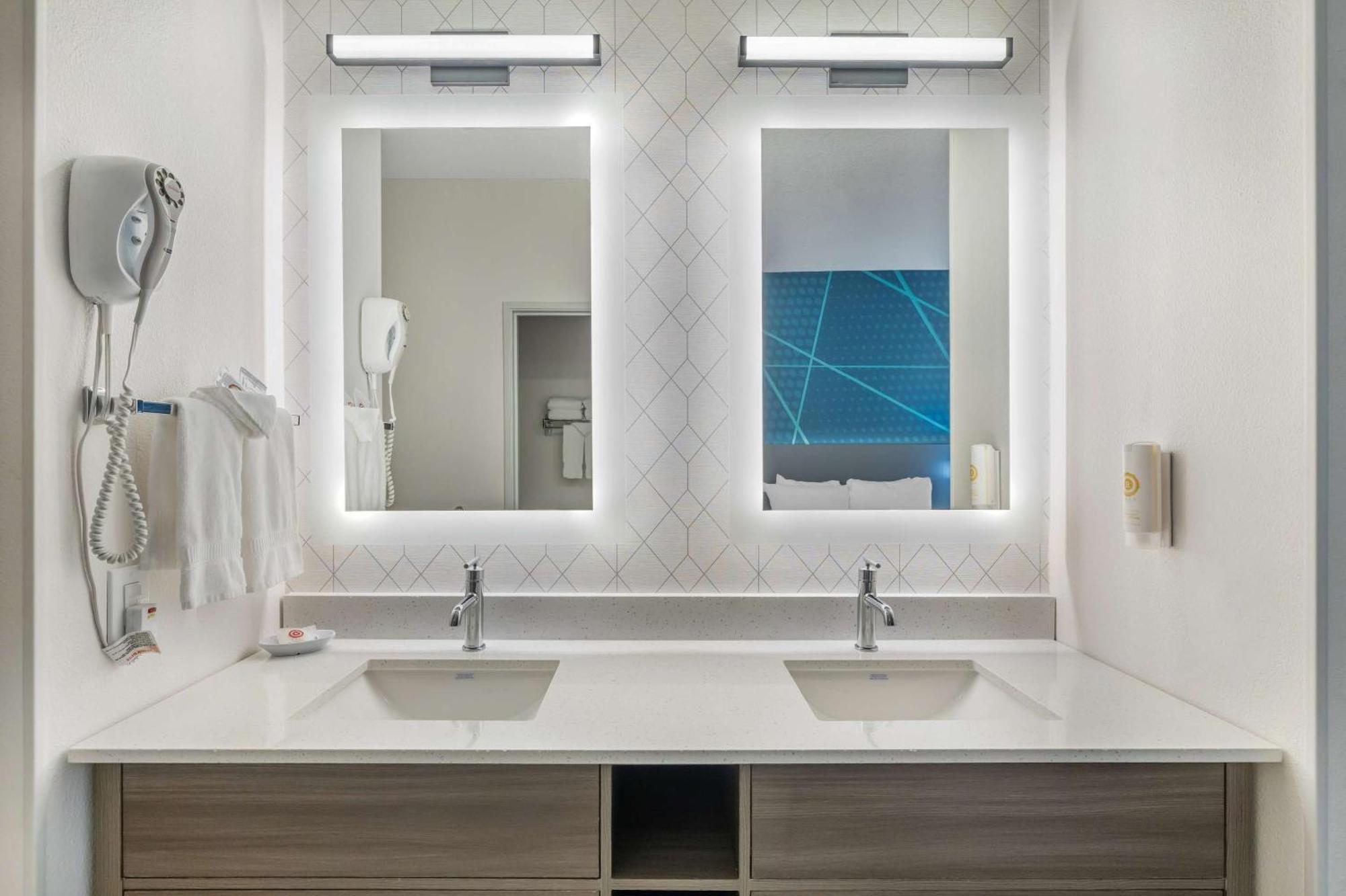 Hotel Comfort Airport Redmond