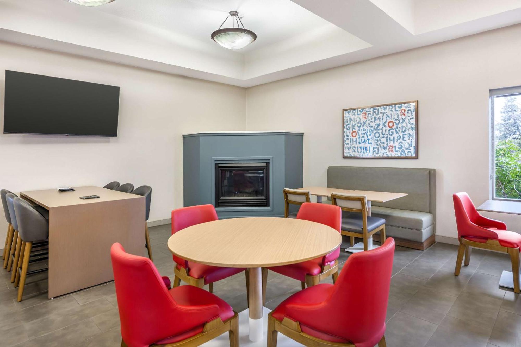 Comfort Airport 3* Redmond