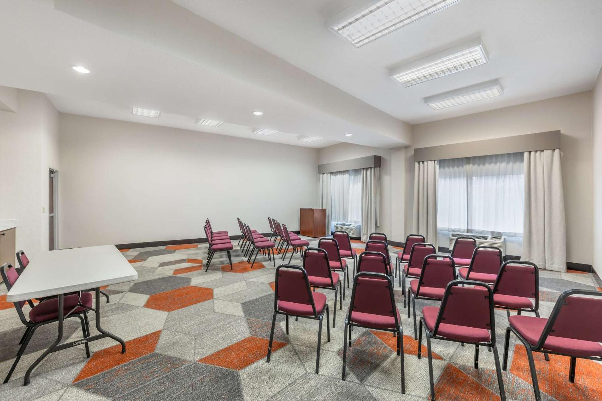 Comfort Airport Hotel