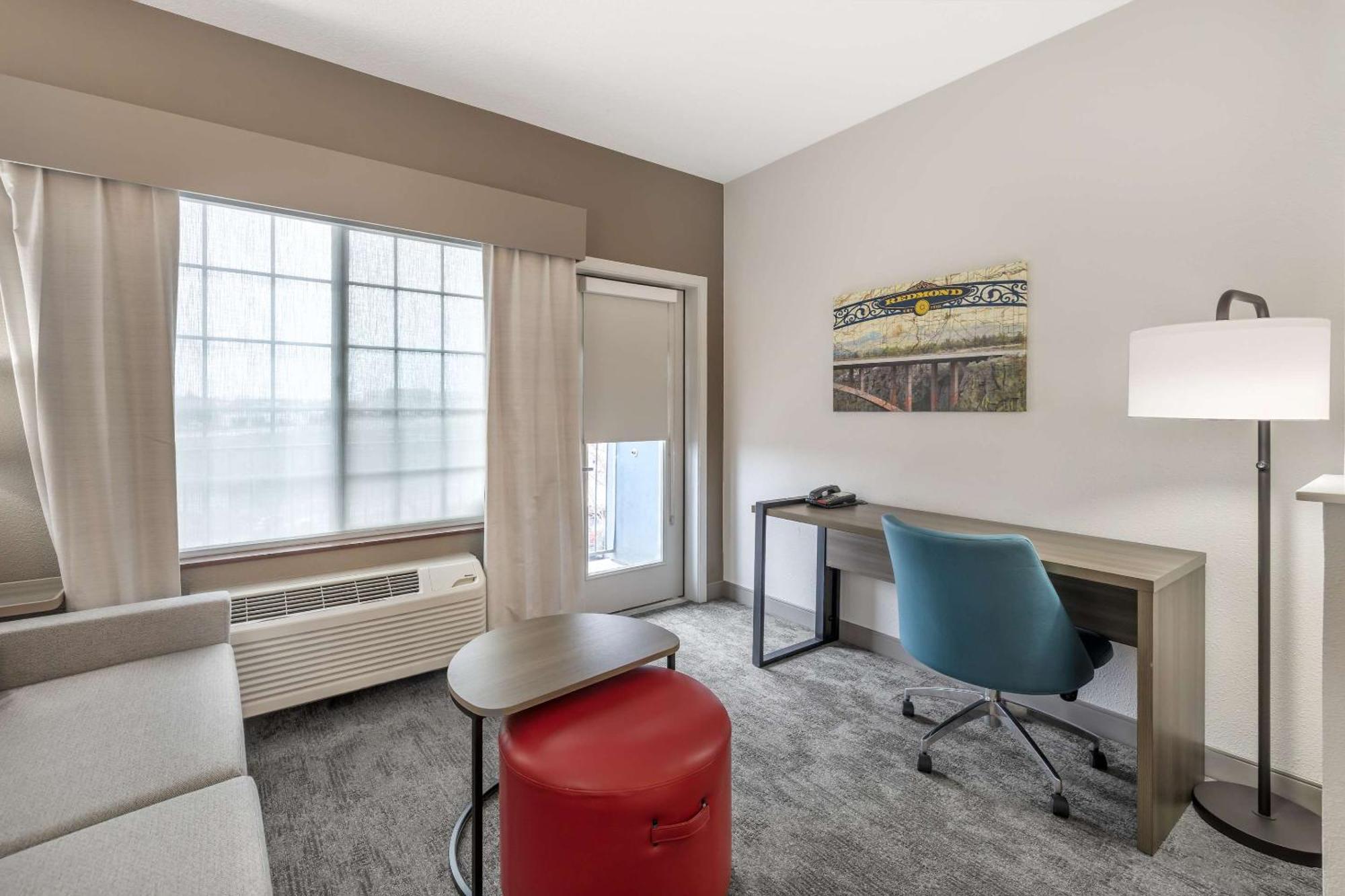 Hotel Comfort Airport 3*